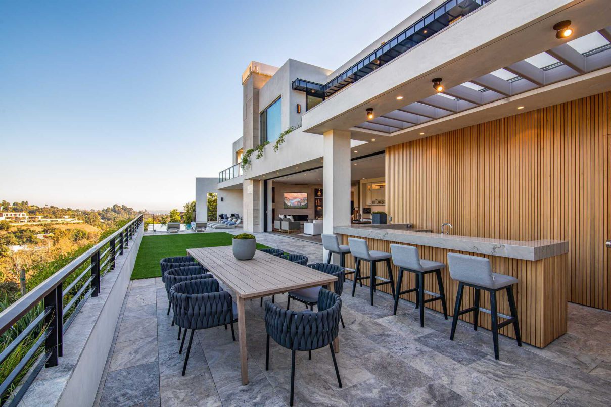 Brand-New-Contemporary-Home-in-Los-Angeles-Sells-for-1290000-13