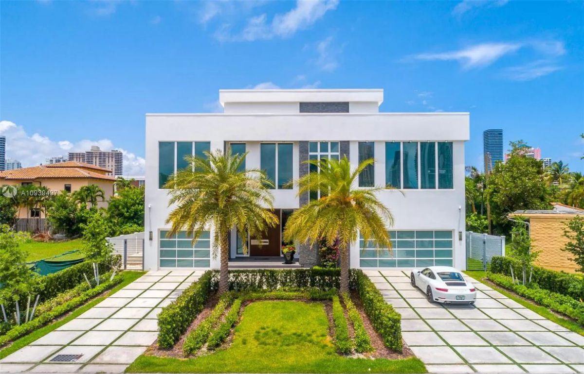 Chic-Sunny-Isles-Beach-Modern-Home-in-Florida-for-Sale-1