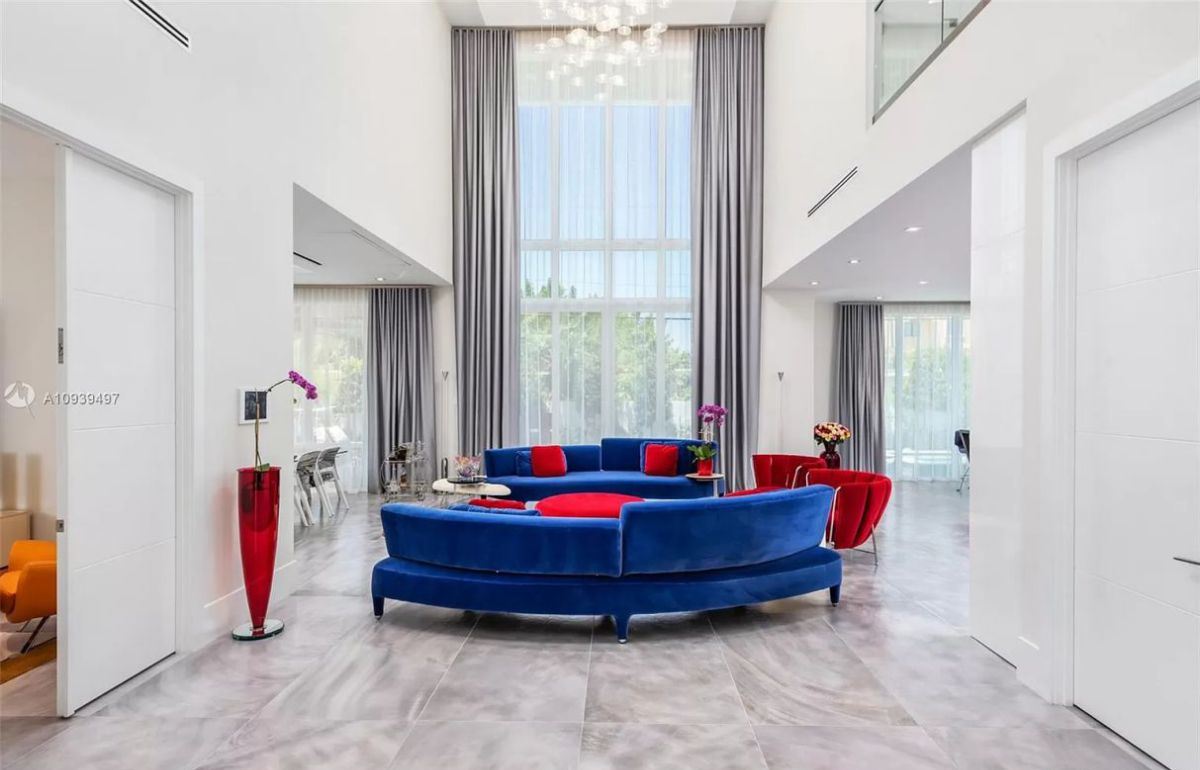 Chic-Sunny-Isles-Beach-Modern-Home-in-Florida-for-Sale-16