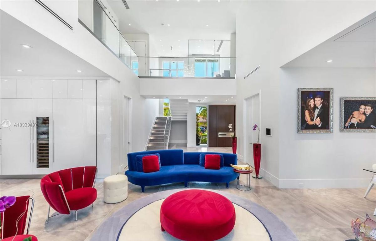 Chic-Sunny-Isles-Beach-Modern-Home-in-Florida-for-Sale-21