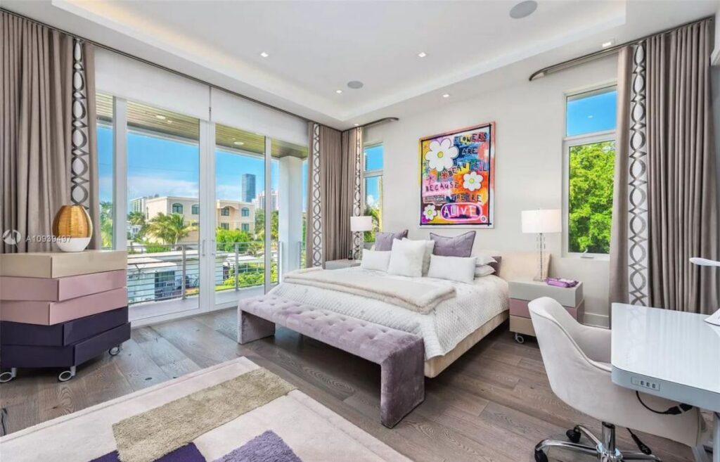 Chic Sunny Isles Beach Modern Home in Florida for Sale