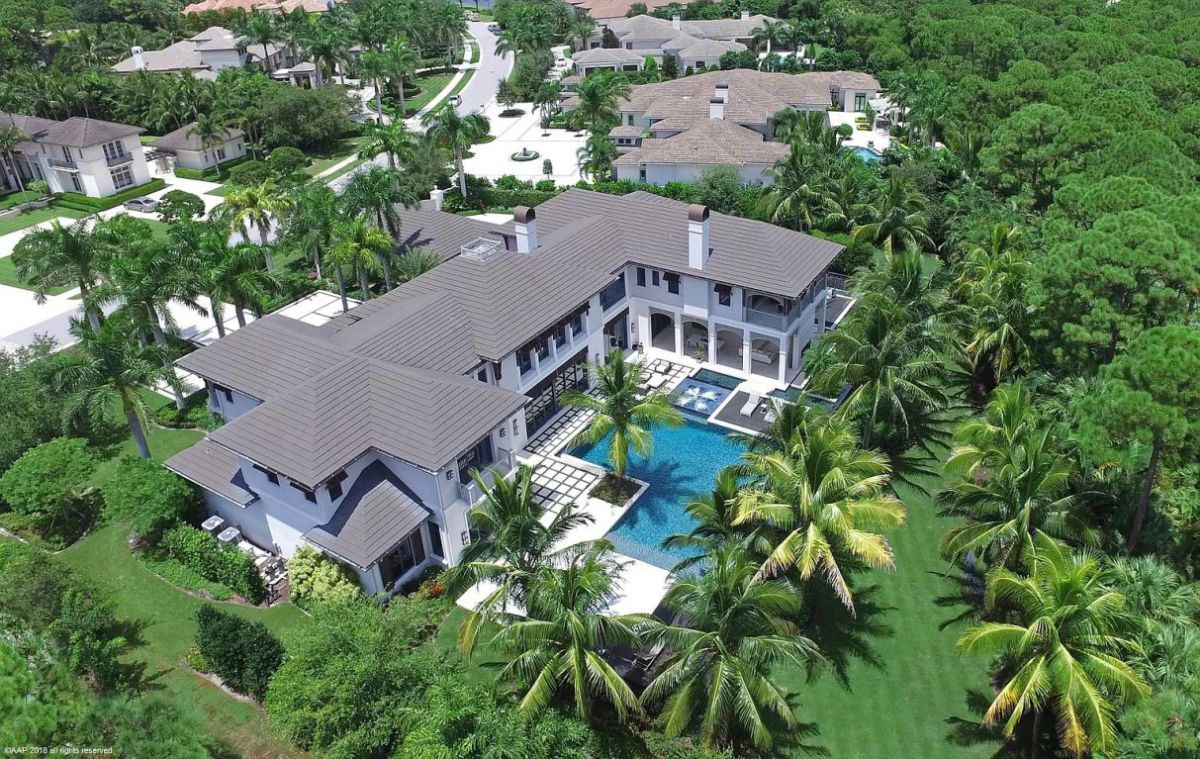 Incredible-Lavish-Resort-Style-House-for-Sale-in-Palm-Beach-Gardens-1