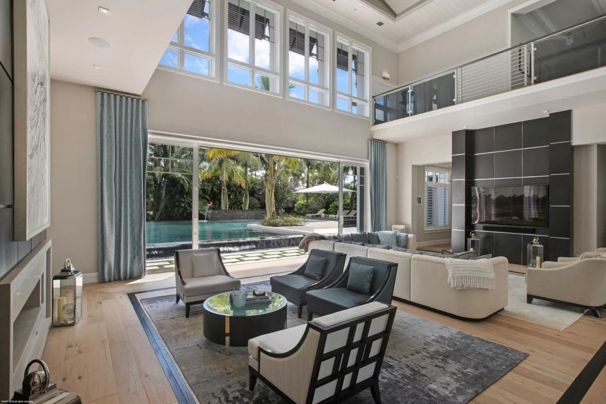 Incredible-Lavish-Resort-Style-House-for-Sale-in-Palm-Beach-Gardens-25