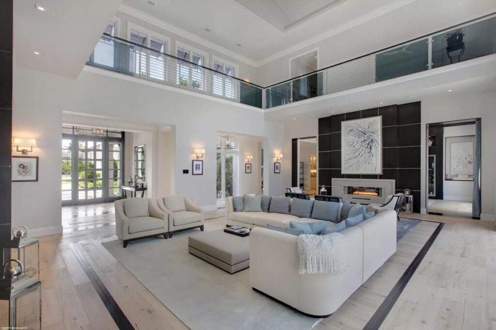 Incredible Lavish Resort Style House for Sale in Palm Beach Gardens