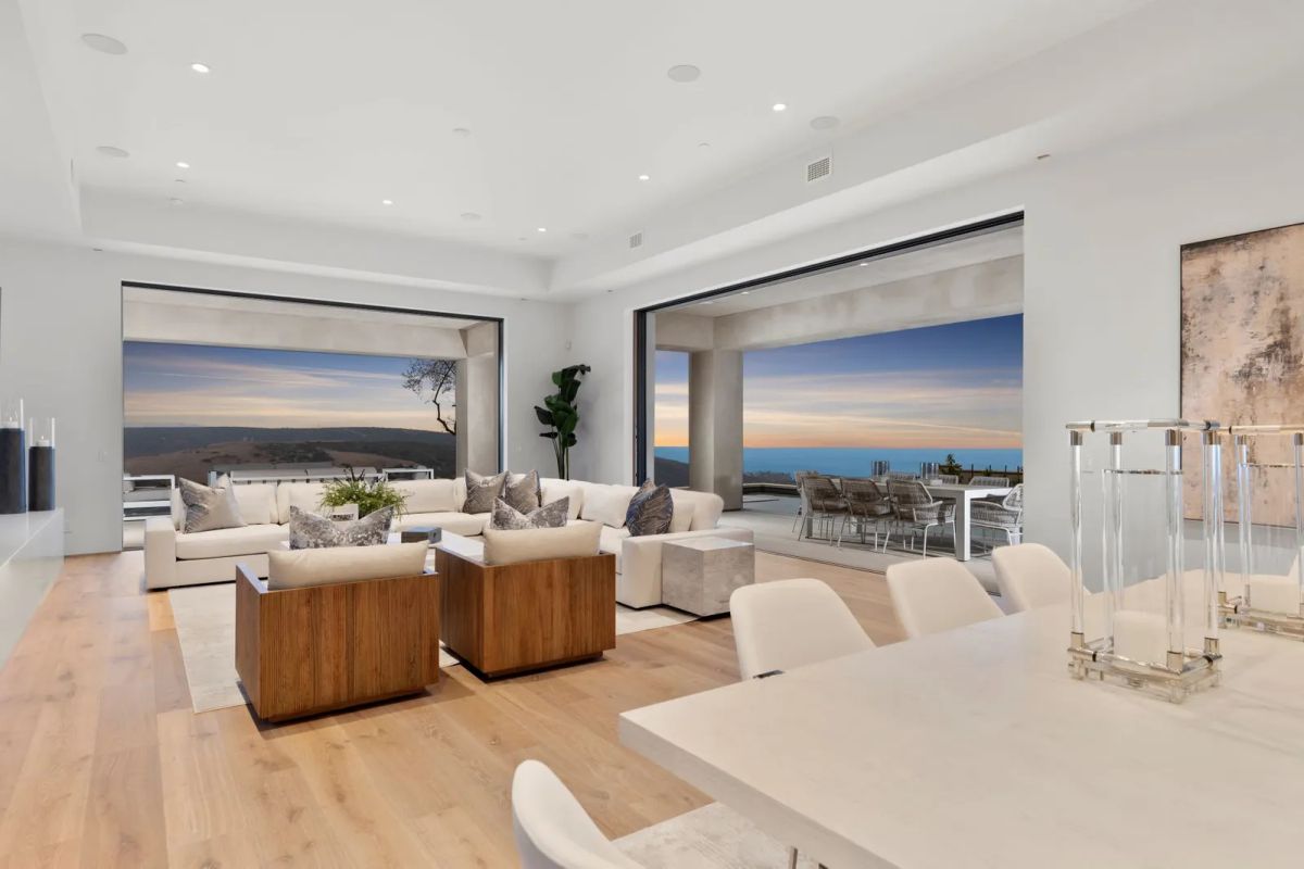 Inside-15995000-Newport-Beach-Home-Enjoys-Panoramic-Ocean-View-20