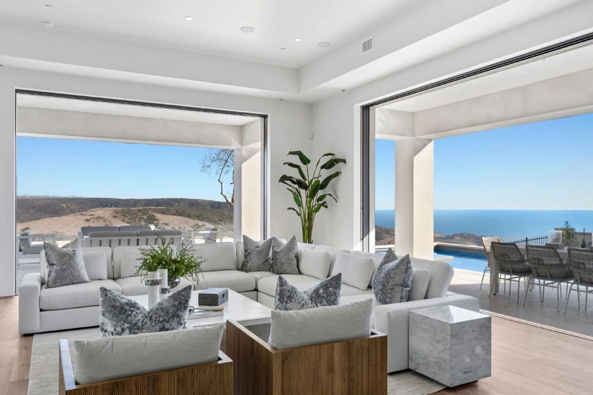 Inside-15995000-Newport-Beach-Home-Enjoys-Panoramic-Ocean-View-25