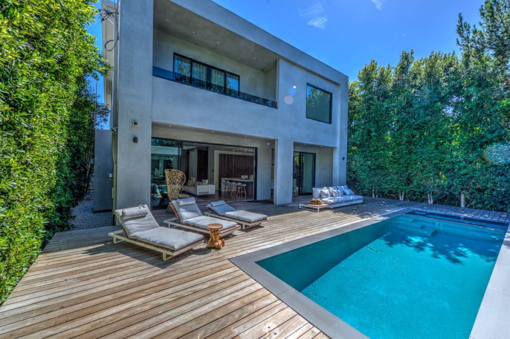 Laurel Avenue Modern House for Rent in Los Angeles