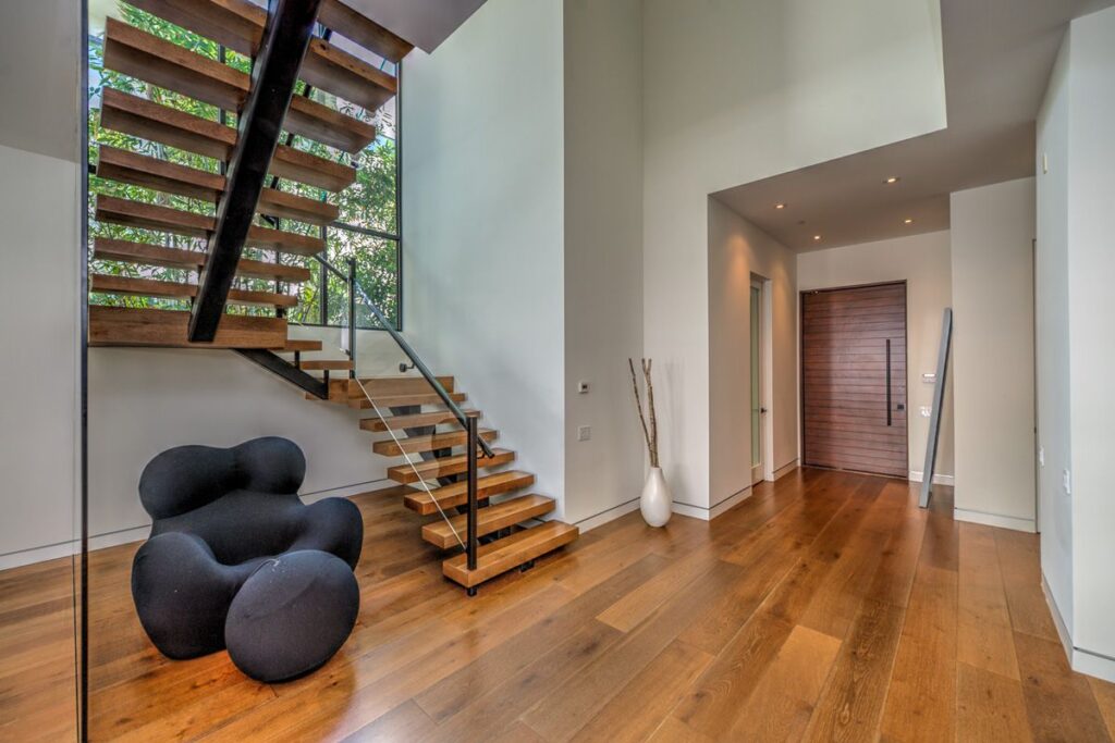 Laurel Avenue Modern House for Rent in Los Angeles