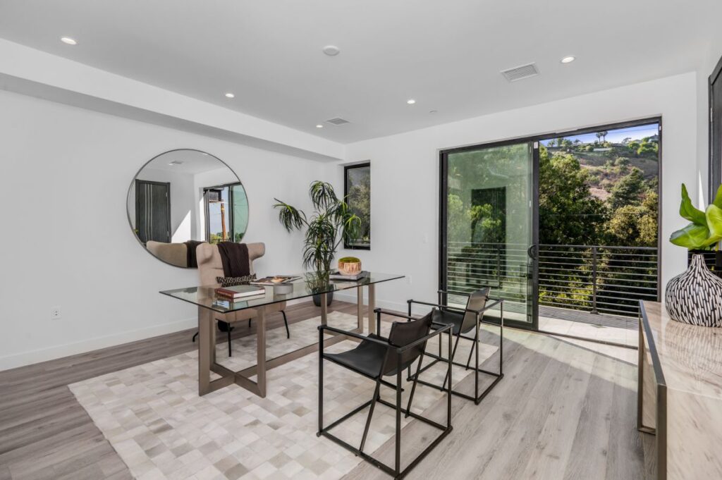 Living with Amazing Views in Sherman Oaks Home