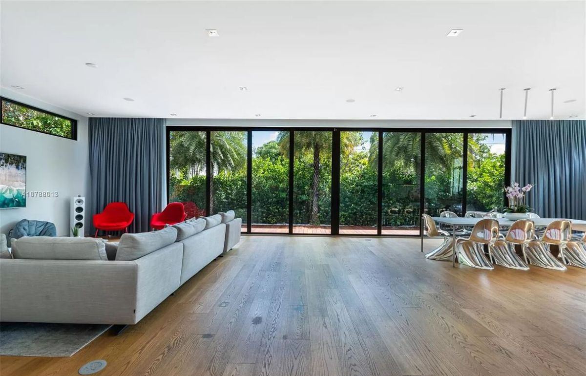 Luxurious-Living-in-Miami-Beach-Modern-Home-asking-for-3490000-14