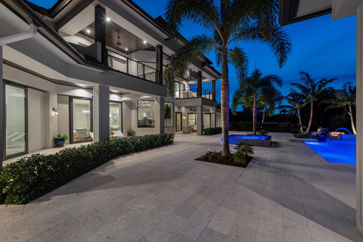 Modern-Coastal-Style-Home-for-Sale-in-Naples-with-Price-8200000-39