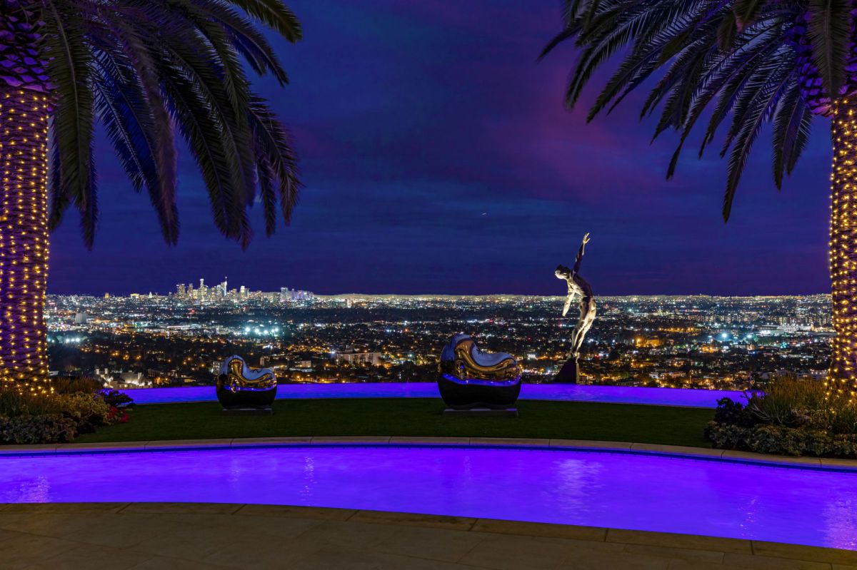 New-Mansion-in-The-Best-Location-Los-Angeles-Hits-Market-13