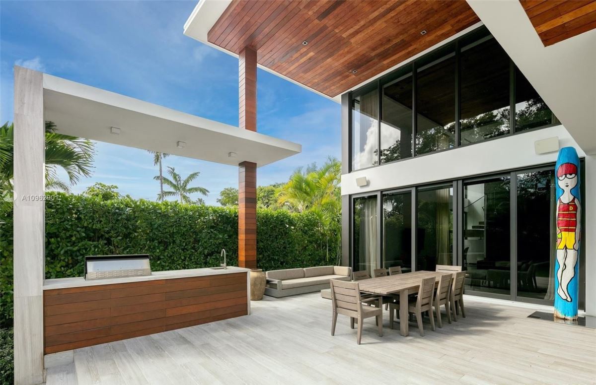 Perfectly-Designed-Modern-Home-in-Miami-Beach-Sells-for-6499000-24