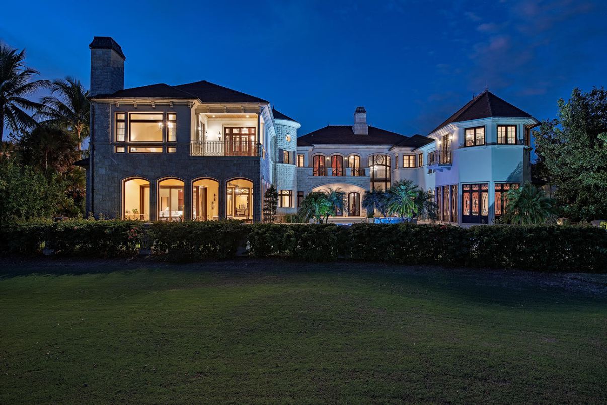 Splendor-in-An-Elegantly-Appointed-Naples-Home-for-Sale-7850000-11