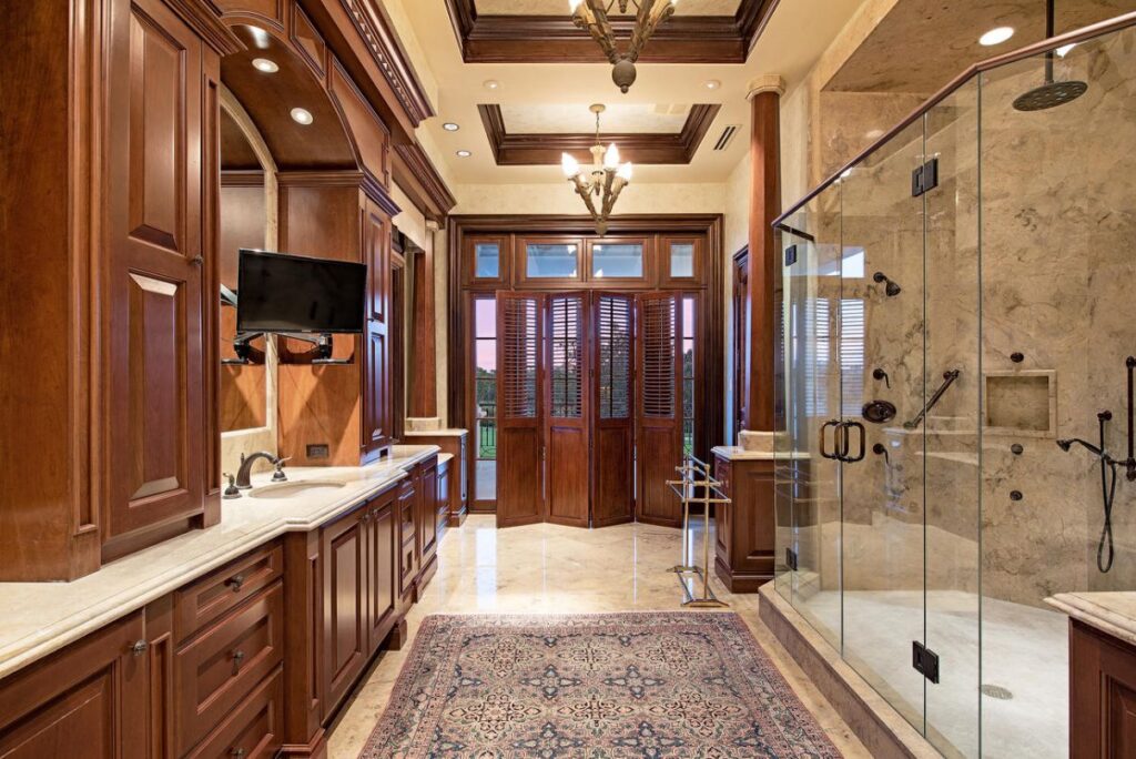 Splendor in An Elegantly Appointed Naples Home for Sale