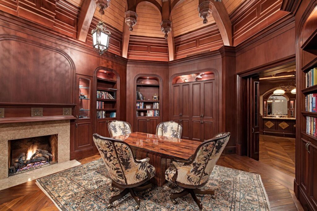 Splendor in An Elegantly Appointed Naples Home for Sale