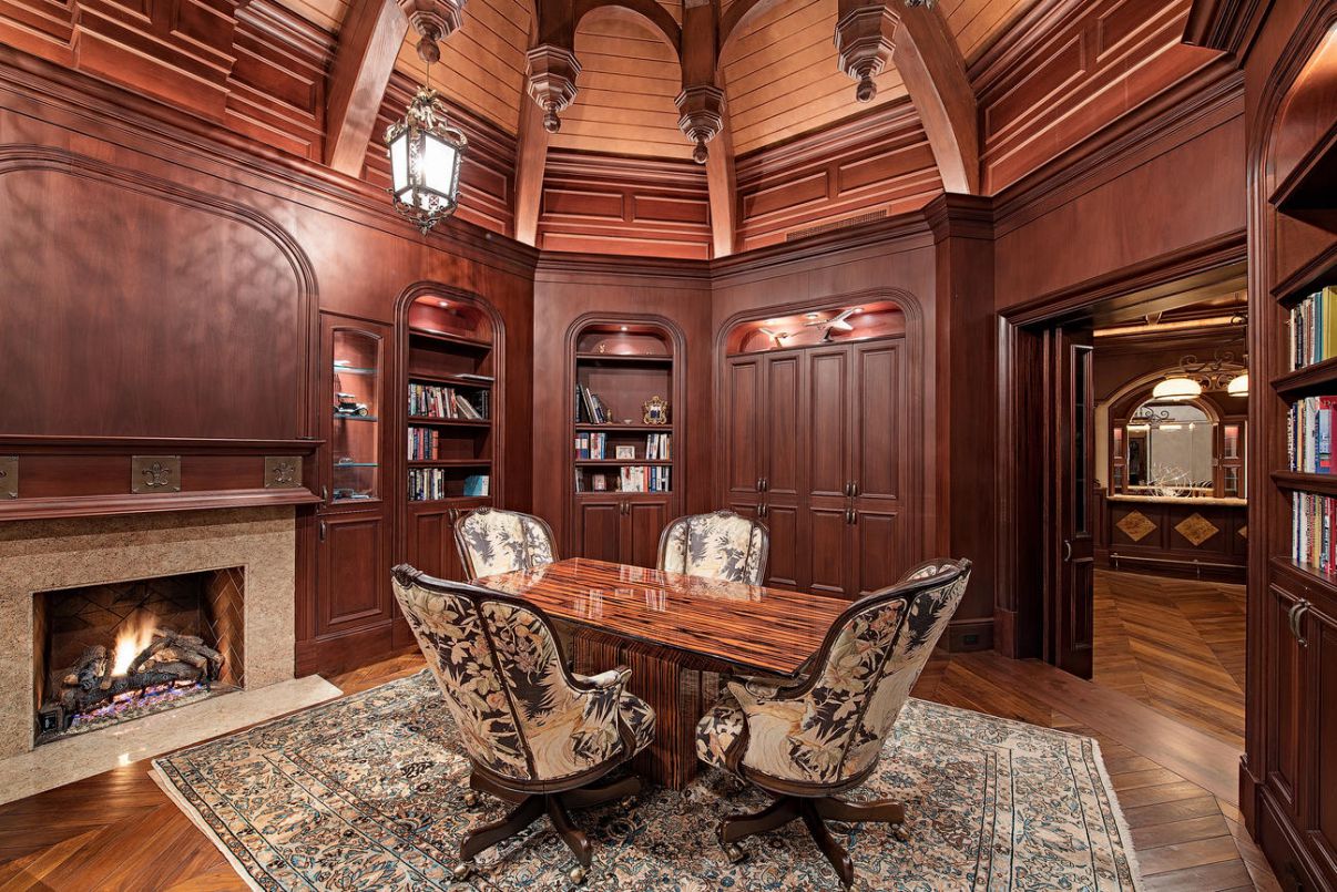 Splendor-in-An-Elegantly-Appointed-Naples-Home-for-Sale-7850000-32