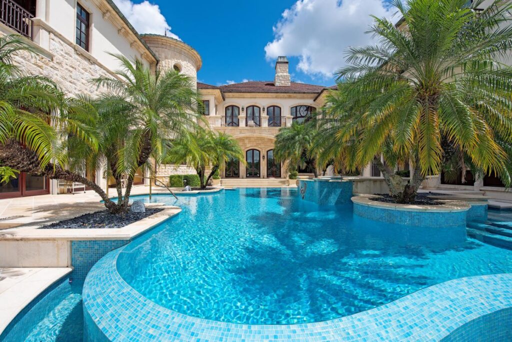 Splendor in An Elegantly Appointed Naples Home for Sale