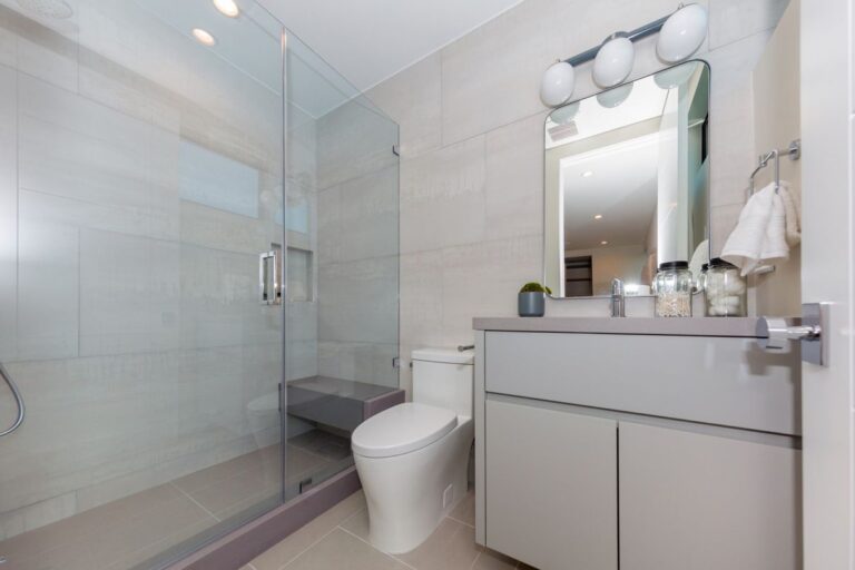 Stunning Crest Drive Modern House for Sale in Los Angeles at 4,595,000