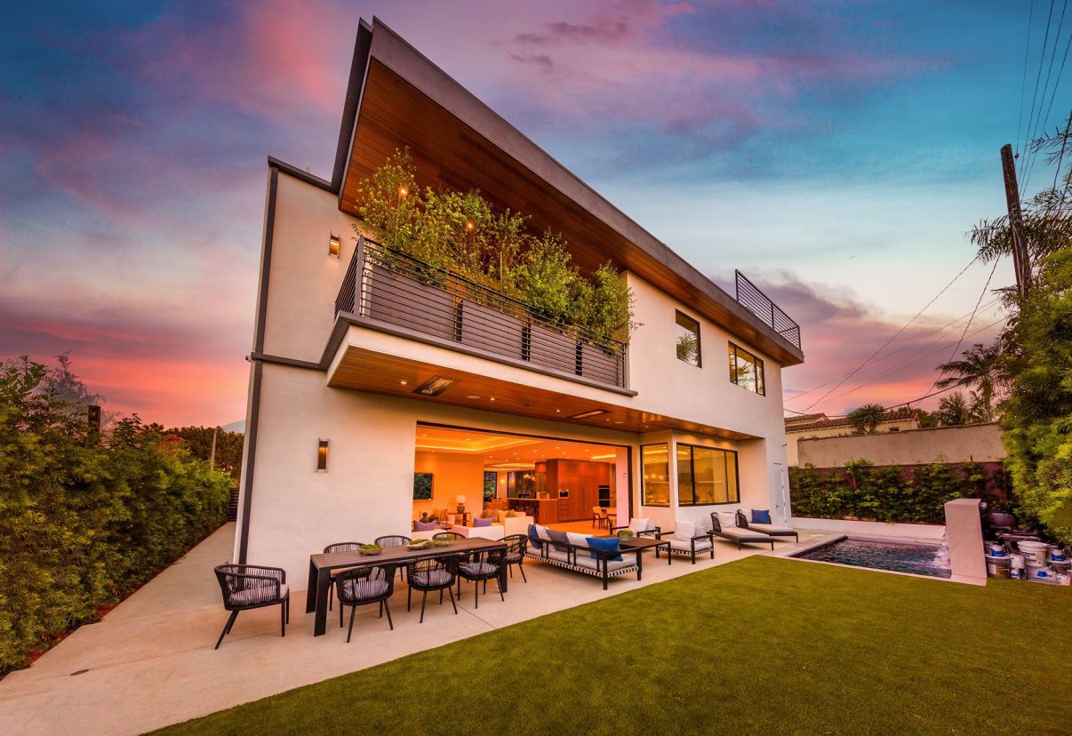 Stunning Crest Drive Modern House for Sale in Los Angeles at 4,595,000