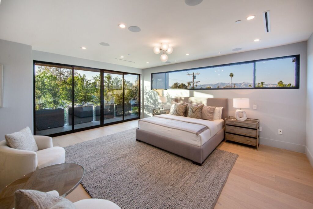 Stunning Crest Drive Modern House for Sale in Los Angeles
