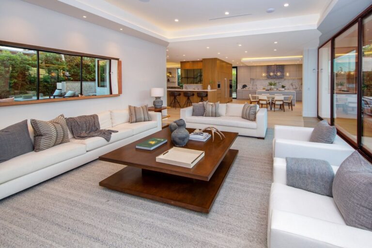 Stunning Crest Drive Modern House for Sale in Los Angeles at $4,595,000