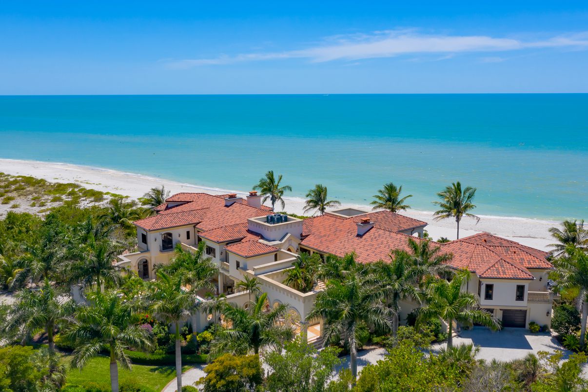 Stunning-Florida-Beachfront-House-on-Sanibel-Island-sells-for-16895000-1