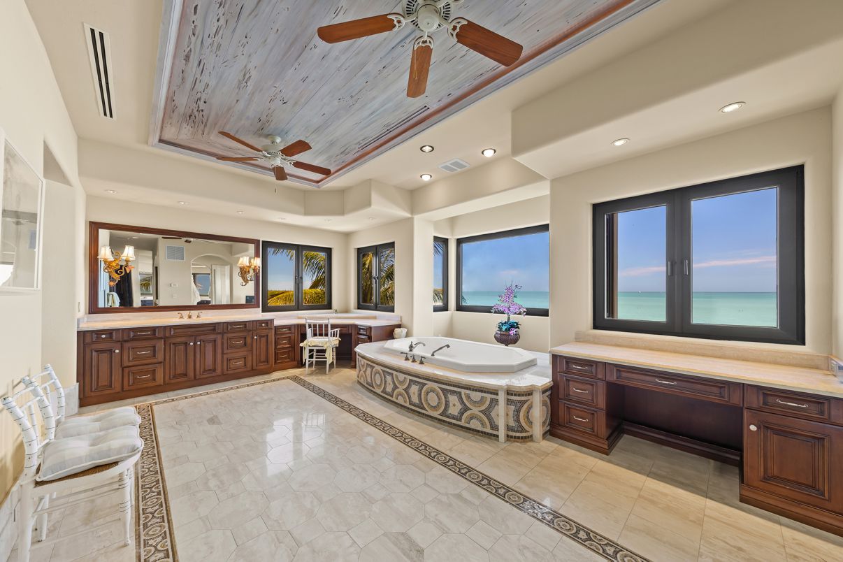 Stunning-Florida-Beachfront-House-on-Sanibel-Island-sells-for-16895000-19