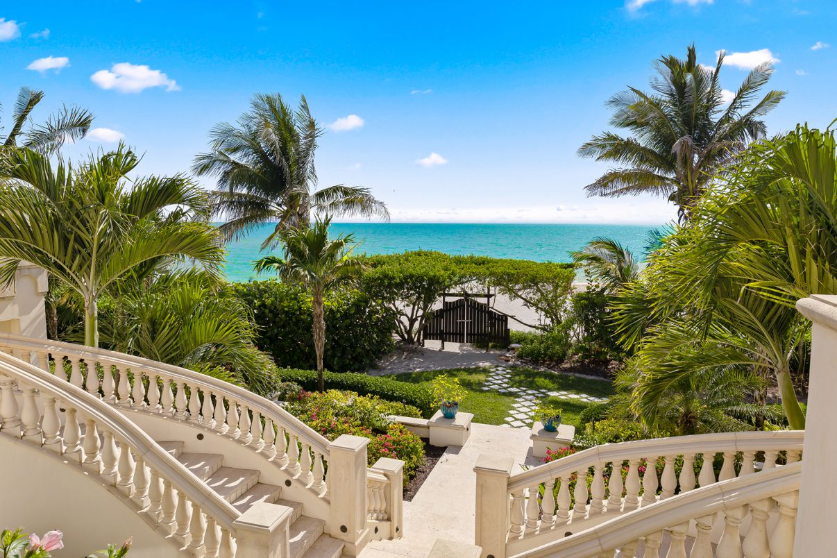 Stunning-Florida-Beachfront-House-on-Sanibel-Island-sells-for-16895000-23