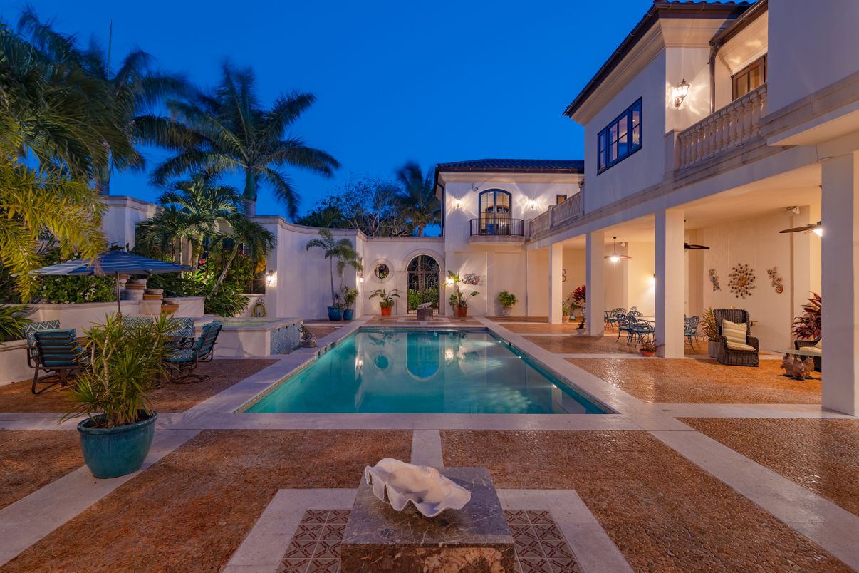 Stunning-Florida-Beachfront-House-on-Sanibel-Island-sells-for-16895000-24