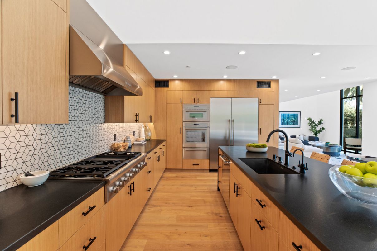 Stunning-New-Modern-House-in-Pacific-Palisades-for-Sale-at-3795000-11