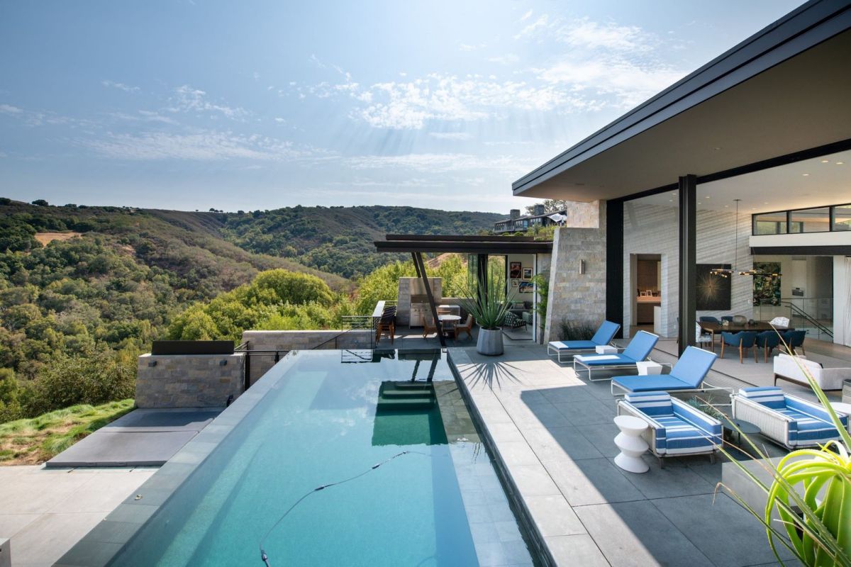 16800000-California-Residence-with-the-Beauty-of-the-Surroundings-31