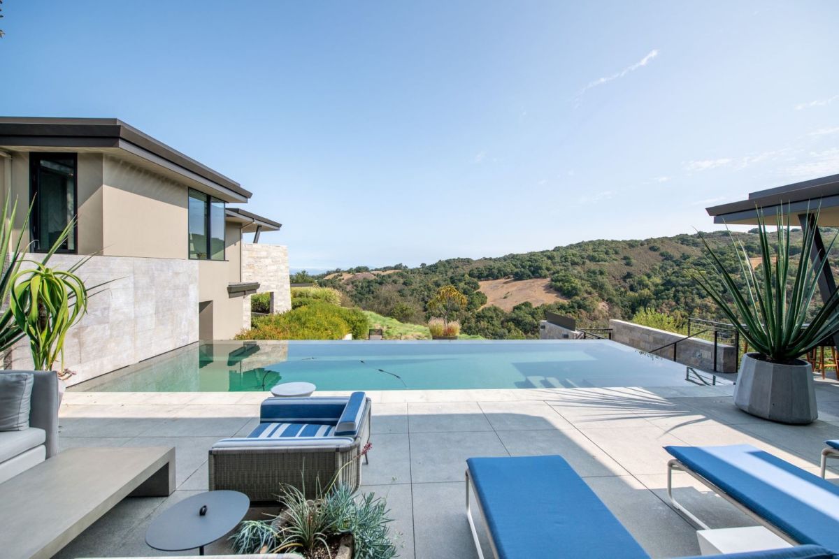 16800000-California-Residence-with-the-Beauty-of-the-Surroundings-32