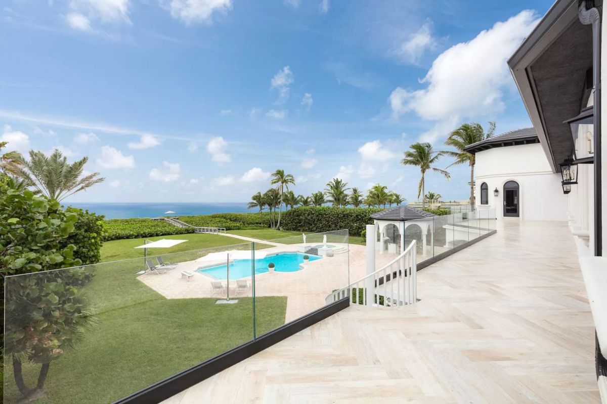 A-10950000-Captivating-Beachfront-Home-for-Sale-in-Stuart-Florida-22