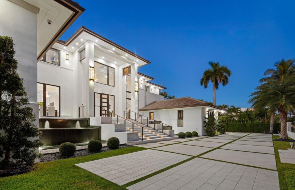 A $13,950,000 Coral Gables Home with Stately Architectural Features