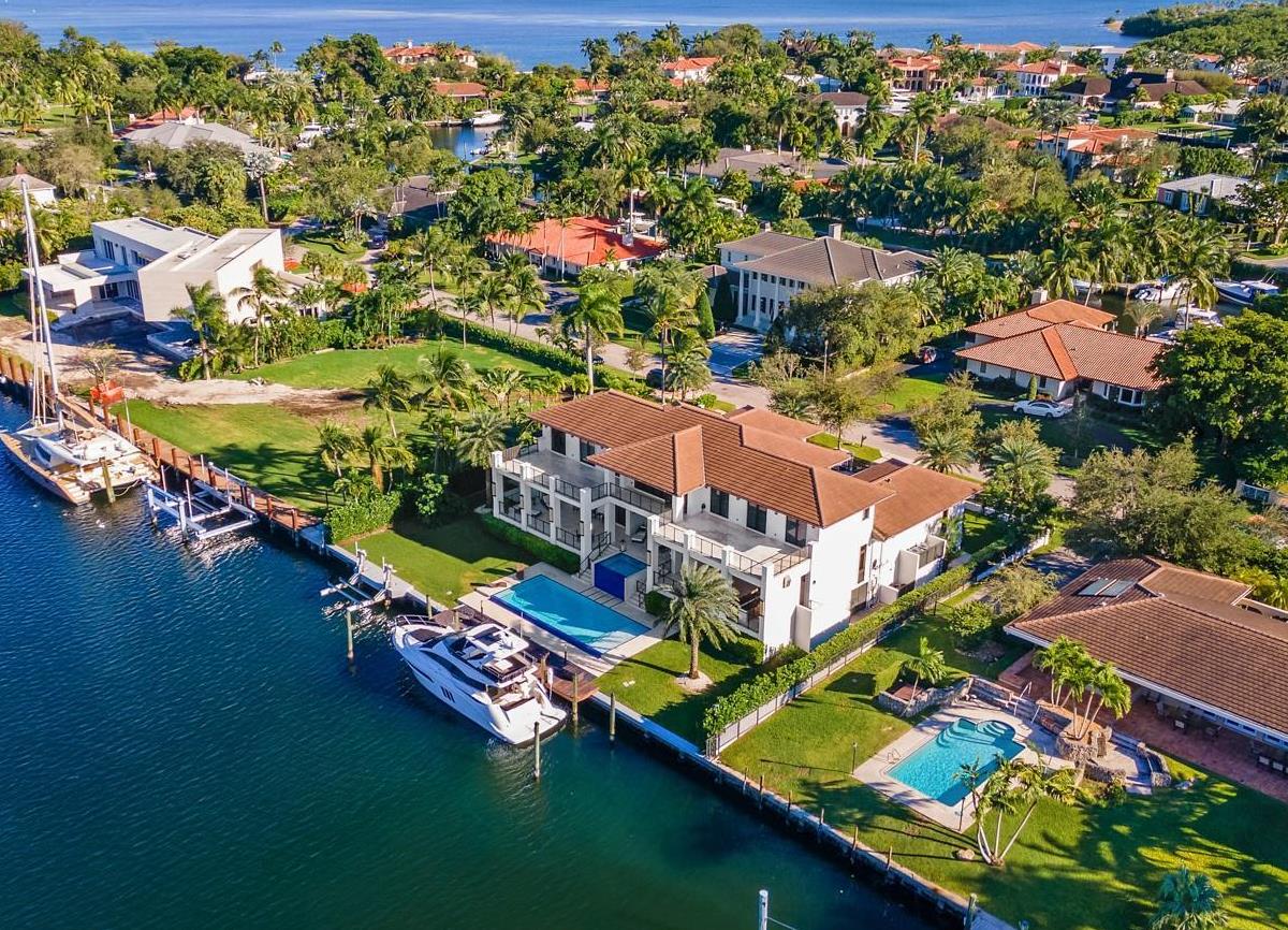 A-13950000-Coral-Gables-Home-with-Stately-Architectural-Features-28