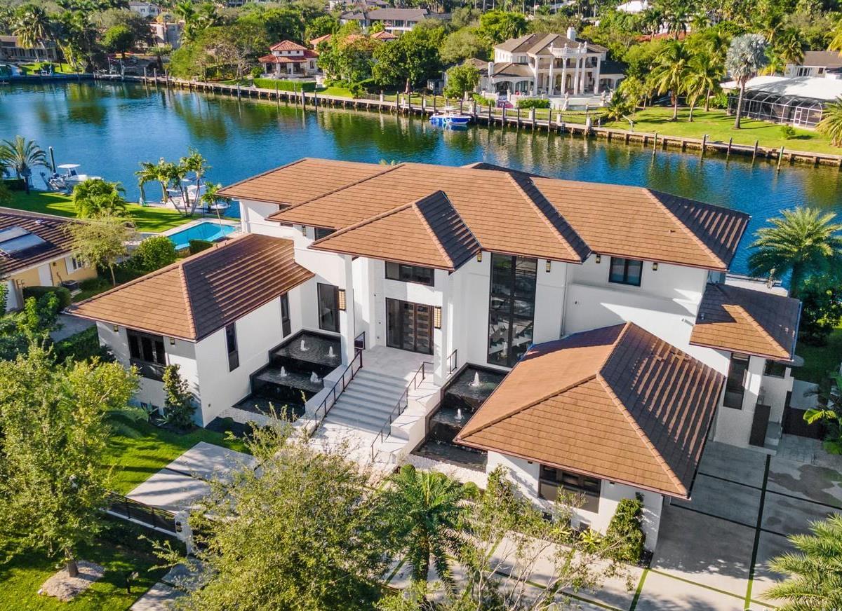 A-13950000-Coral-Gables-Home-with-Stately-Architectural-Features-29