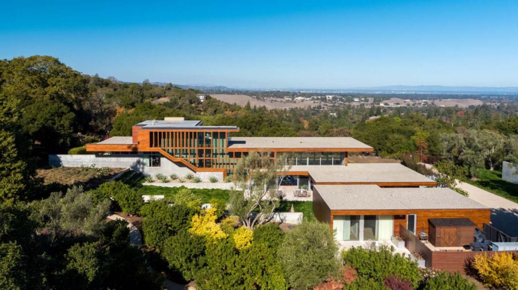 A $33,000,000 California Masterpiece offers Dramatic Architecture