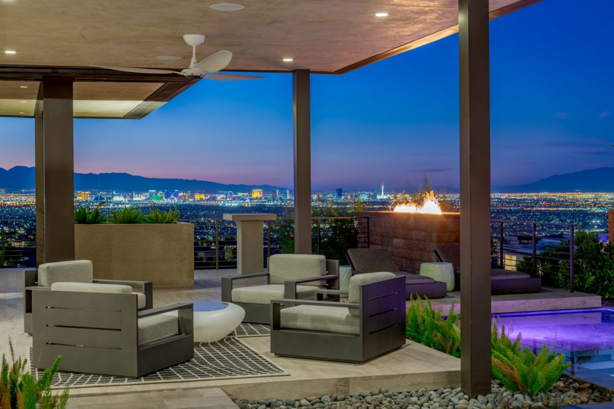 A-4300000-Henderson-Home-for-Sale-Captures-Dazzling-Views-12