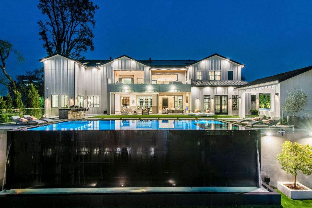 A $8,795,000 Royal Oaks Home for Sale featuring the Sophistication