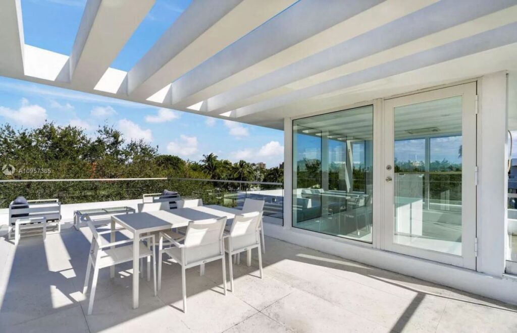 A Brand New Modern Home in Key Biscayne hits Market for $4,690,000