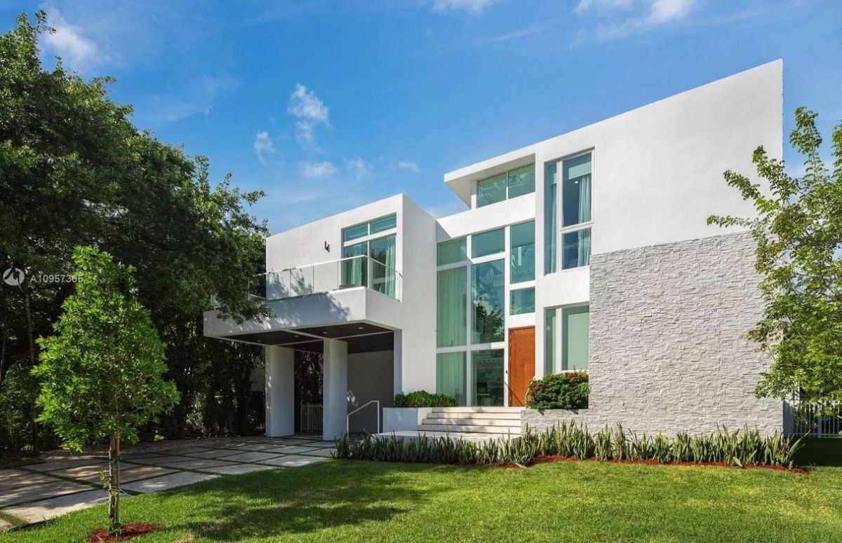 A-Brand-New-Modern-Home-in-Key-Biscayne-hits-Market-for-4690000-4