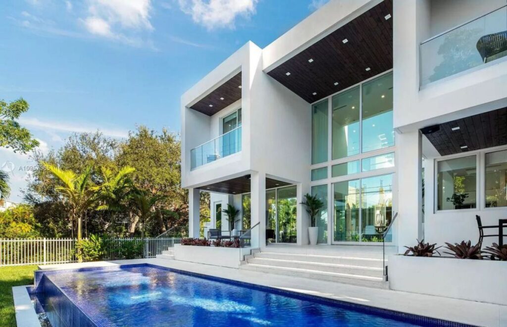 A Brand New Modern Home in Key Biscayne hits Market for $4,690,000