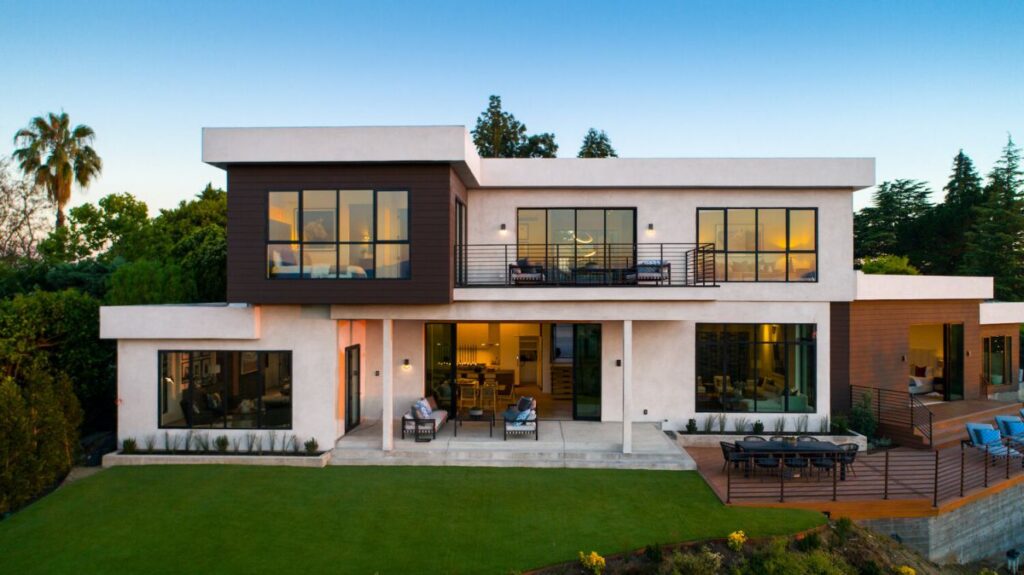 A Breathtaking Views Modern Home in Beverly Hills Selling for $4,995,000