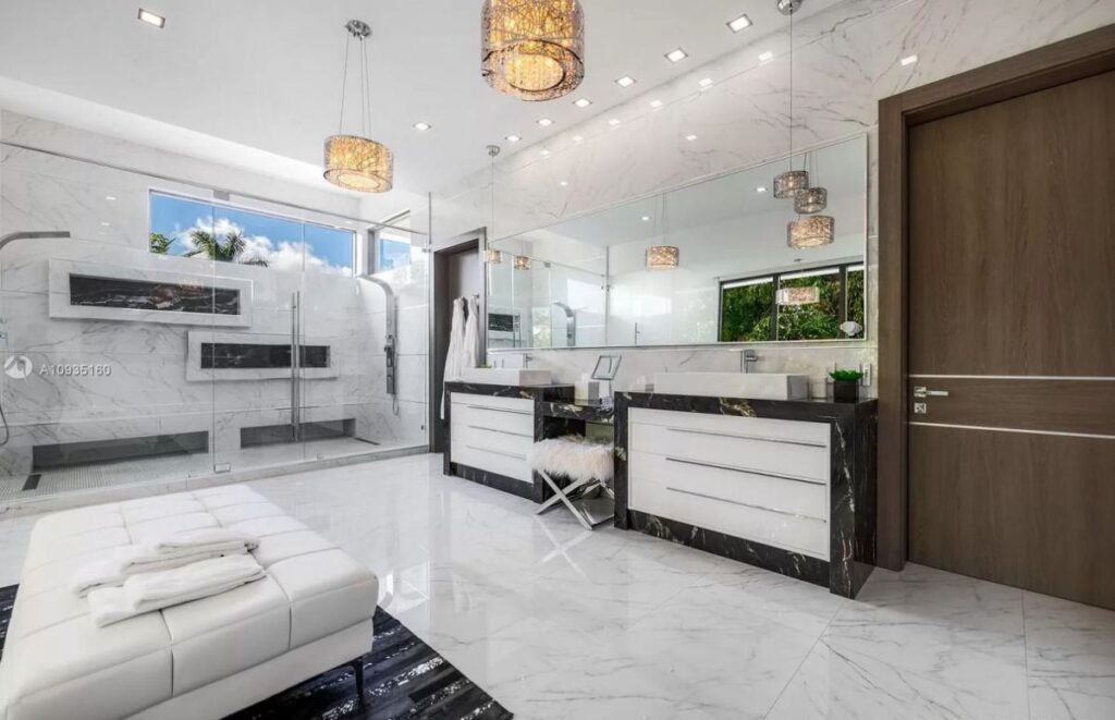 A Magnificent Modern Home for Sale in Fort Lauderdale at $7,349,000