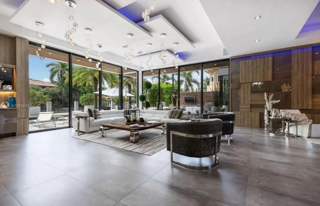 A Magnificent Modern Home for Sale in Fort Lauderdale at $7,349,000