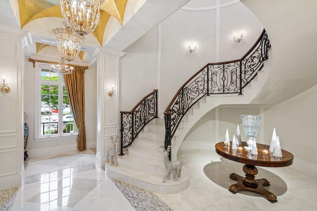 A-Masterfully-Crafted-Custom-Home-in-Naples-Asking-for-15000000-21