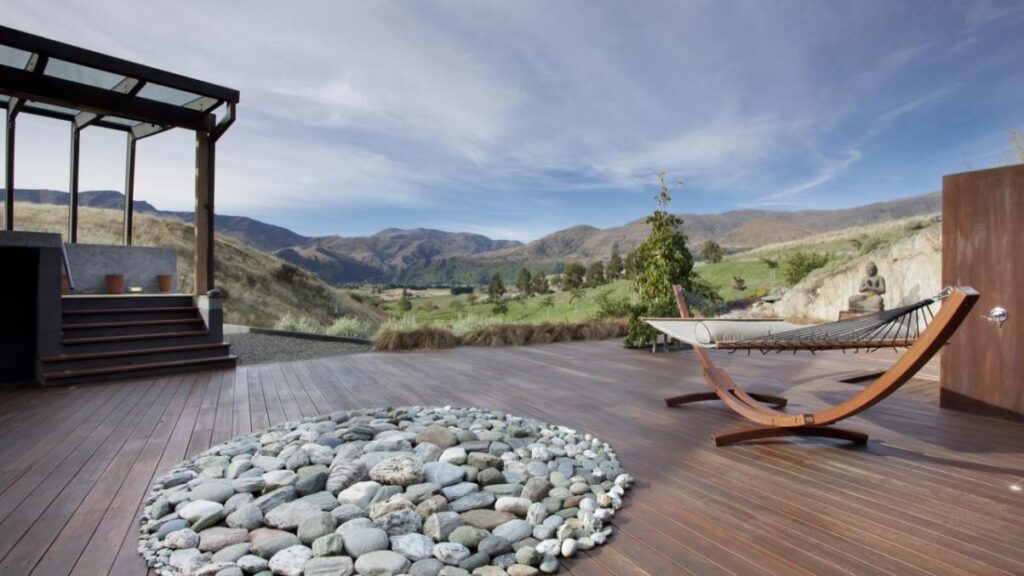 An Exceptional Contemporary Home in Lake Hayes, New Zealand