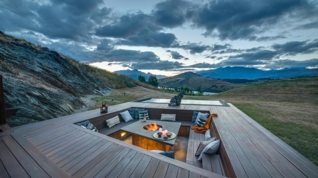 An Exceptional Contemporary Home in Lake Hayes, New Zealand