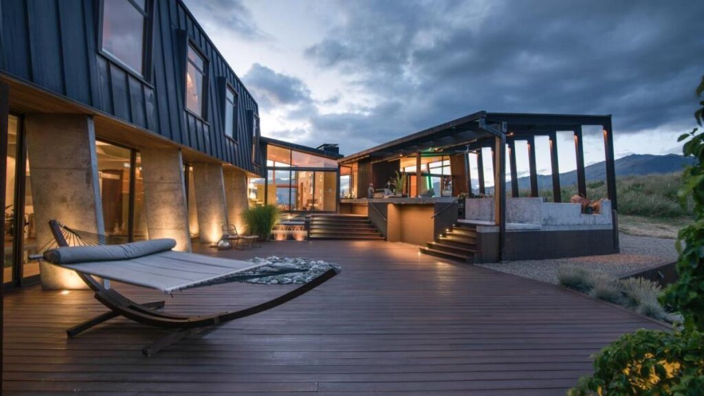 An Exceptional Contemporary Home in Lake Hayes, New Zealand